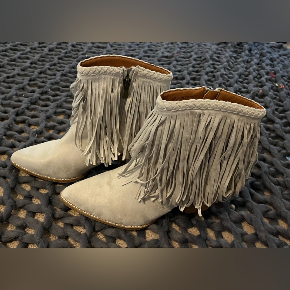Buckle Cream Colored Tassel Boots